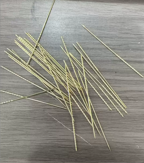 📢 50% de Réduction – Lot de 25 Aiguilles Réparatrices d'Accrocs pour Tricot et Vêtement, Tige Moletée en Acier Carbone