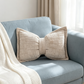 🦋Achetez 1, obtenez 1 gratuit！🎀 Coussin décoratif en chenille forme nœud papillon – 30×50 cm, 9 coloris, housse et garnissage inclus, le nœud tout doux qui sublime votre canapé, votre lit ou votre coin lecture 🛋️💕