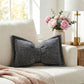 🦋Achetez 1, obtenez 1 gratuit！🎀 Coussin décoratif en chenille forme nœud papillon – 30×50 cm, 9 coloris, housse et garnissage inclus, le nœud tout doux qui sublime votre canapé, votre lit ou votre coin lecture 🛋️💕